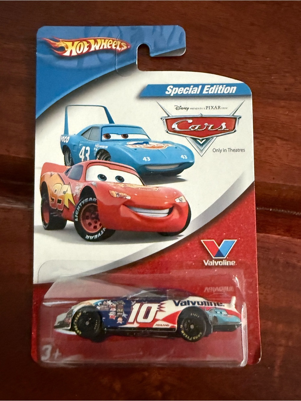 Disney-Pixar Hot Wheels Die-cast Special Edition Valvoline, Scott Riggs #10